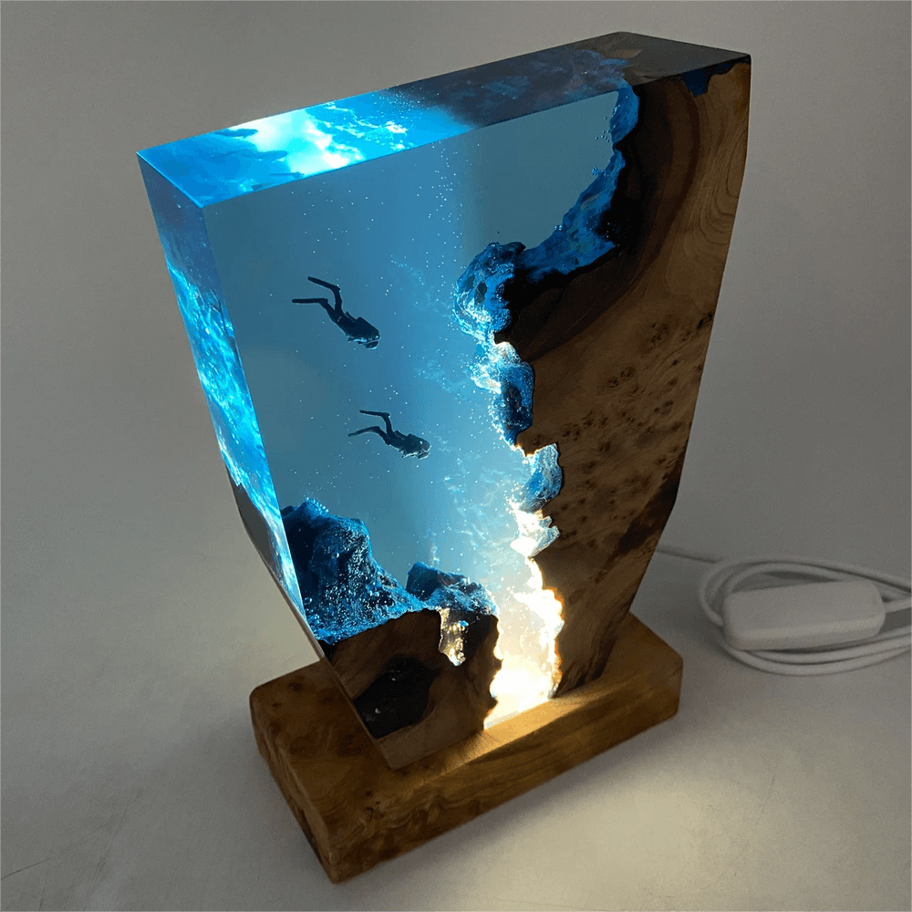 Diver frozen in light, Night Light, Scuba Diving Deep Sea Exploration（ Best Gift 🎁 ）