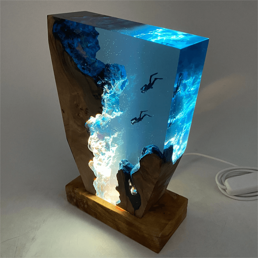 Diver frozen in light, Night Light, Scuba Diving Deep Sea Exploration（ Best Gift 🎁 ）
